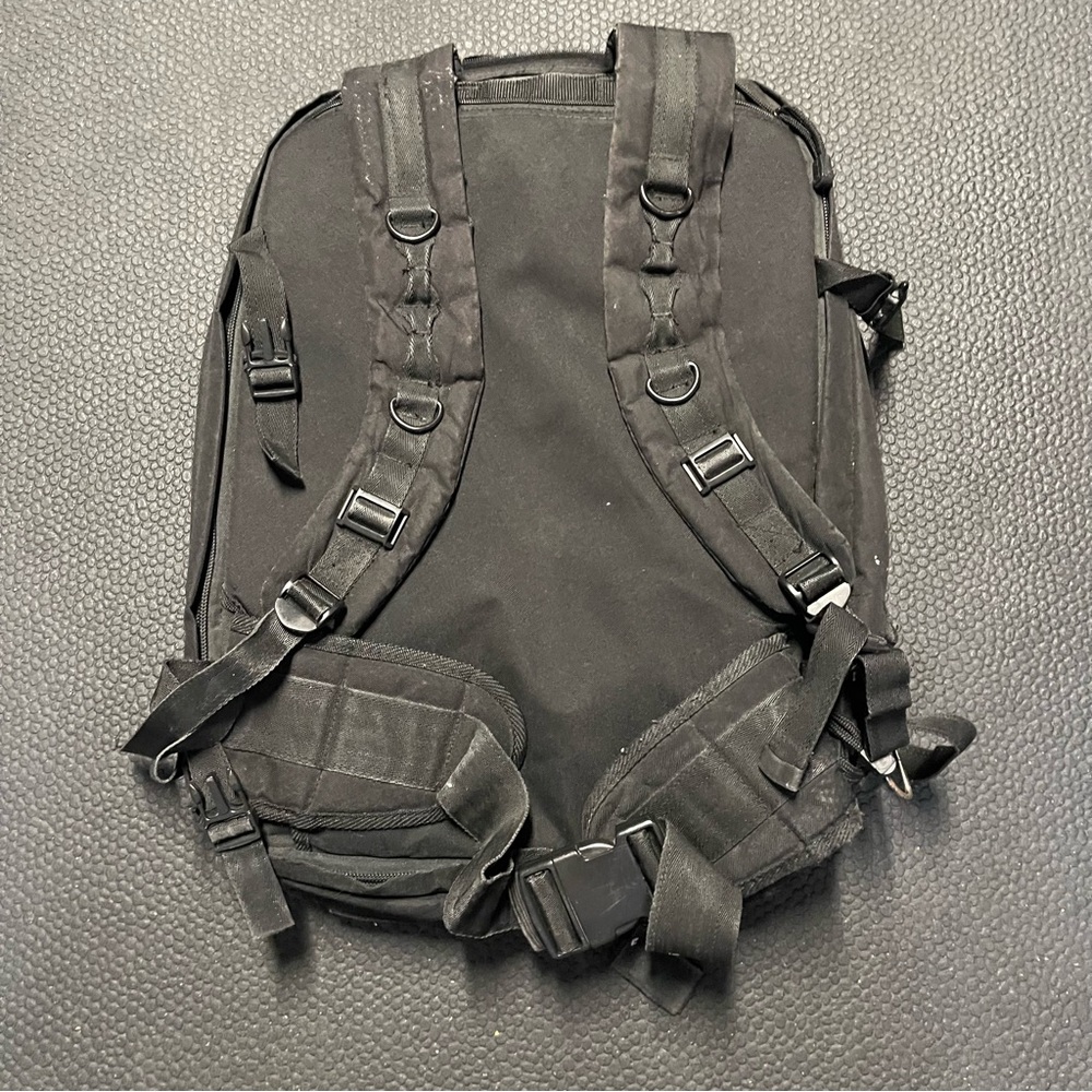 Black Durable Backpack With Adjustable Straps - image 4